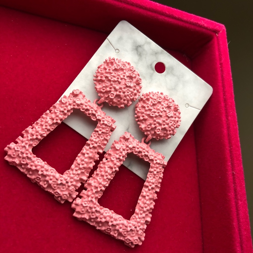 Pink Floral Retro Dangle Earrings - Picture 3 of 3